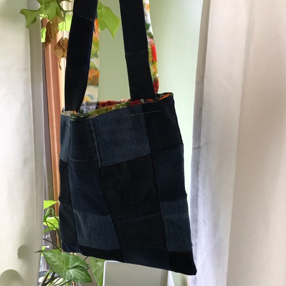 10x12” Shoulder Bag - Picture 2 of 4